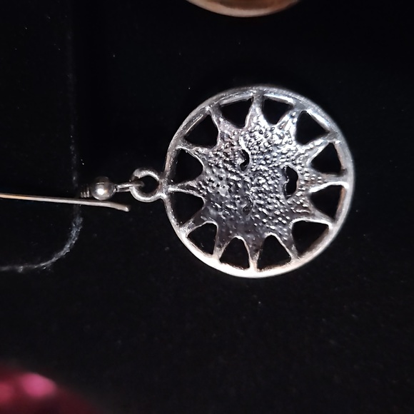 Smiling Sun dangle earrings - Picture 3 of 4